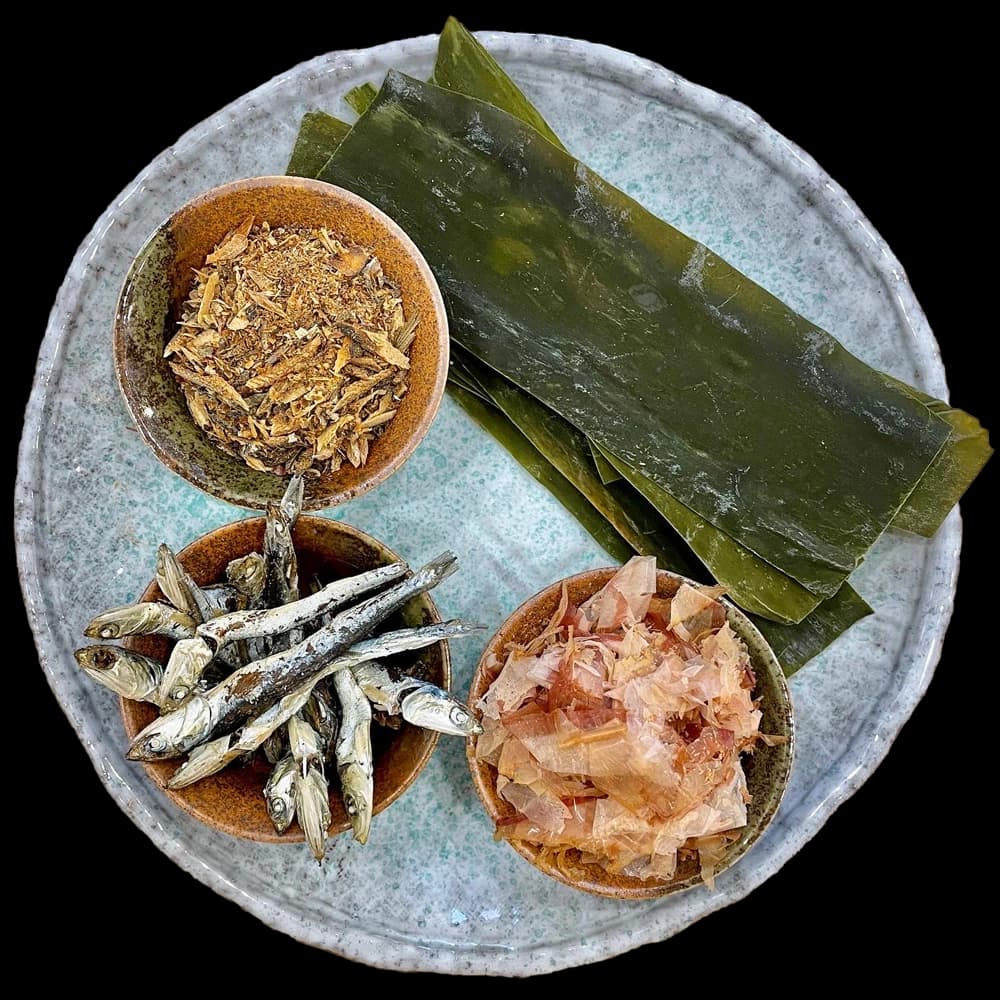 คอมบุ / ปลาซาร์ดีนตากแห้ง / คัตสึโอะบูชิ